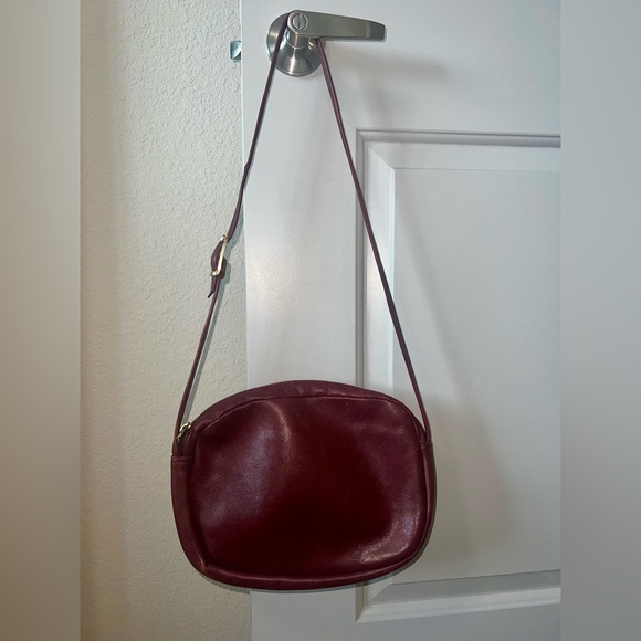 Vintage Genuine Leather Adjustable Cross Body or Shoulder Purse in Burgundy Red - Picture 5 of 7